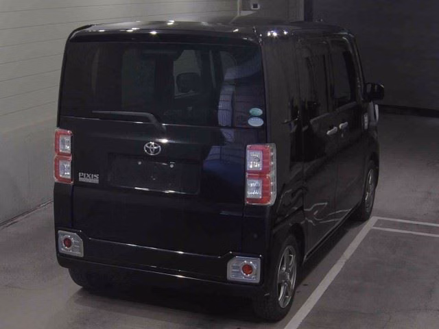 TOYOTA PIXIS MEGA