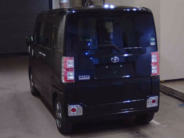 TOYOTA PIXIS MEGA
