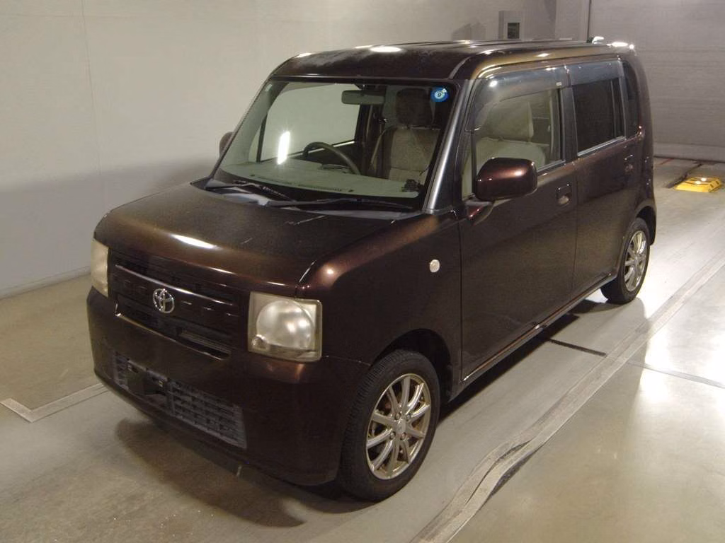 TOYOTA PIXIS SPACE