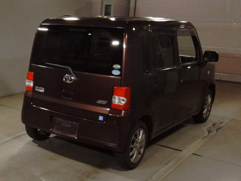 TOYOTA PIXIS SPACE