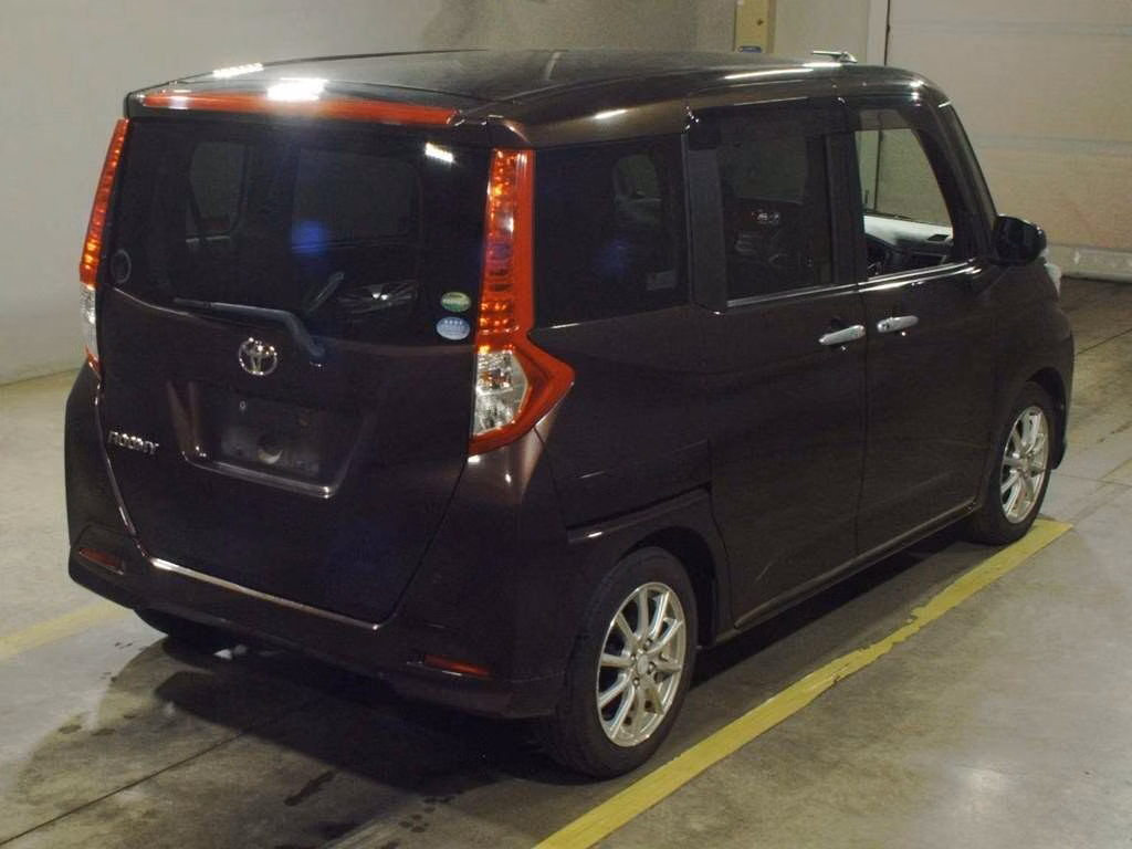TOYOTA ROOMY