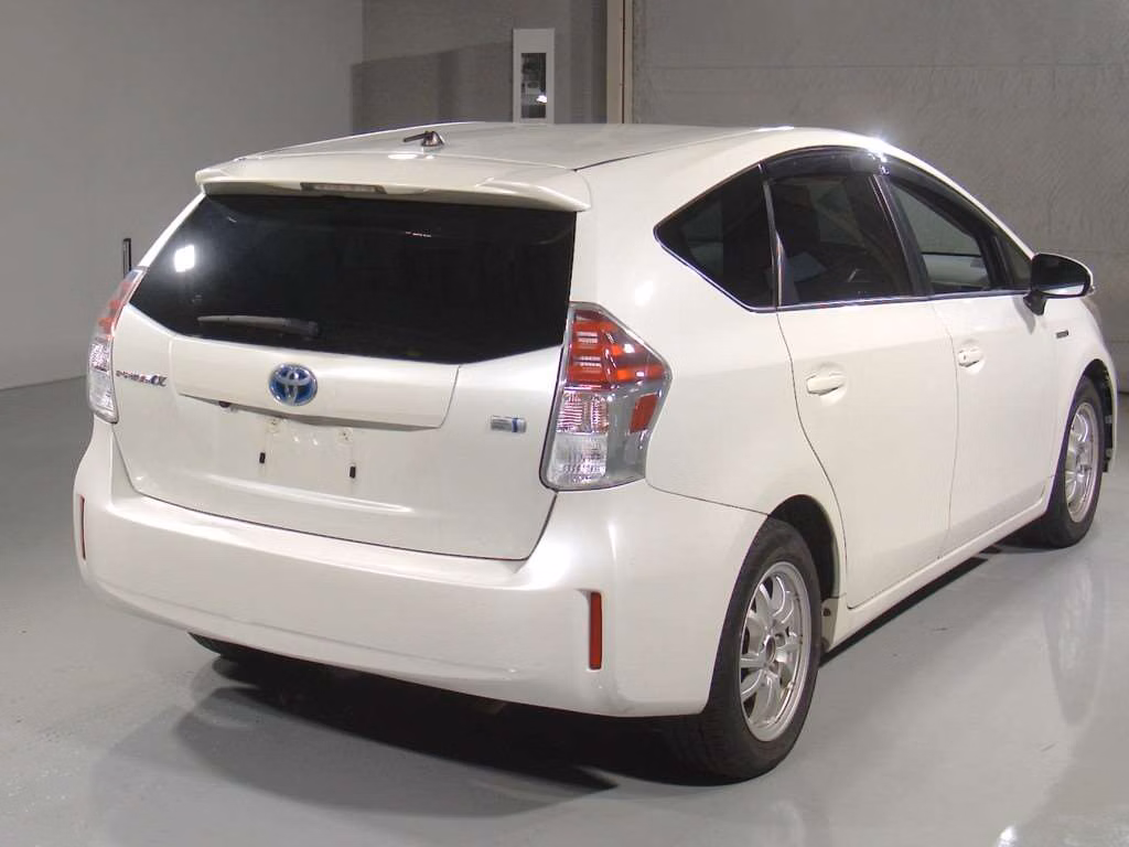 TOYOTA PRIUS ALPHA