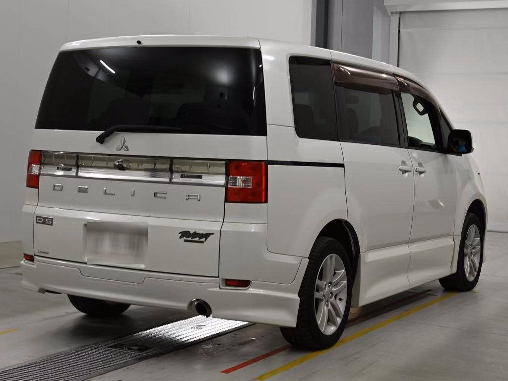 MITSUBISHI DELICA D:5