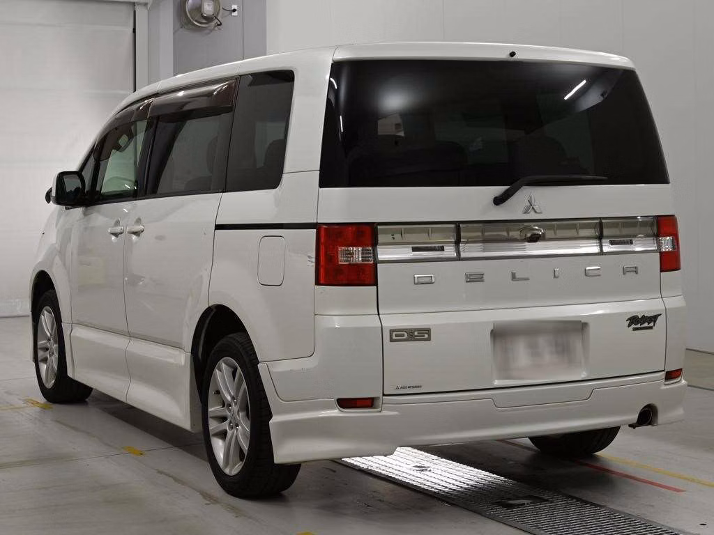 MITSUBISHI DELICA D:5