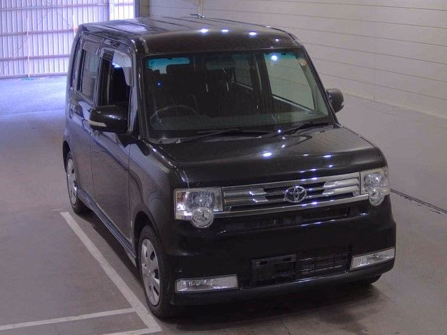 TOYOTA PIXIS SPACE