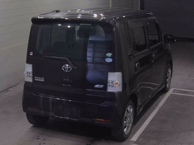 TOYOTA PIXIS SPACE