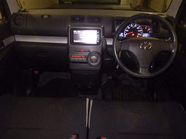 TOYOTA PIXIS SPACE