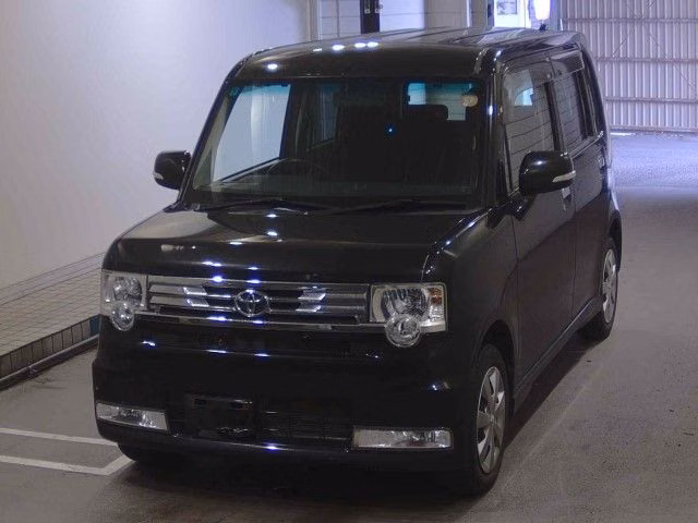 TOYOTA PIXIS SPACE