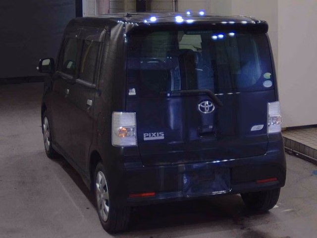 TOYOTA PIXIS SPACE