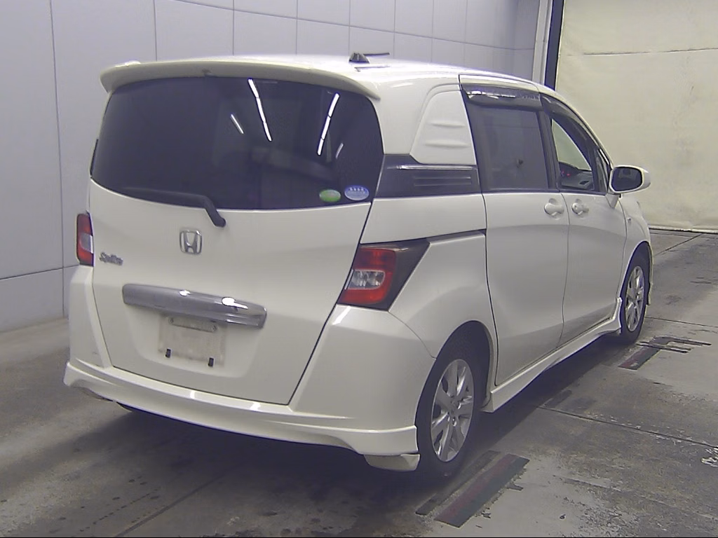 HONDA FREED SPIKE