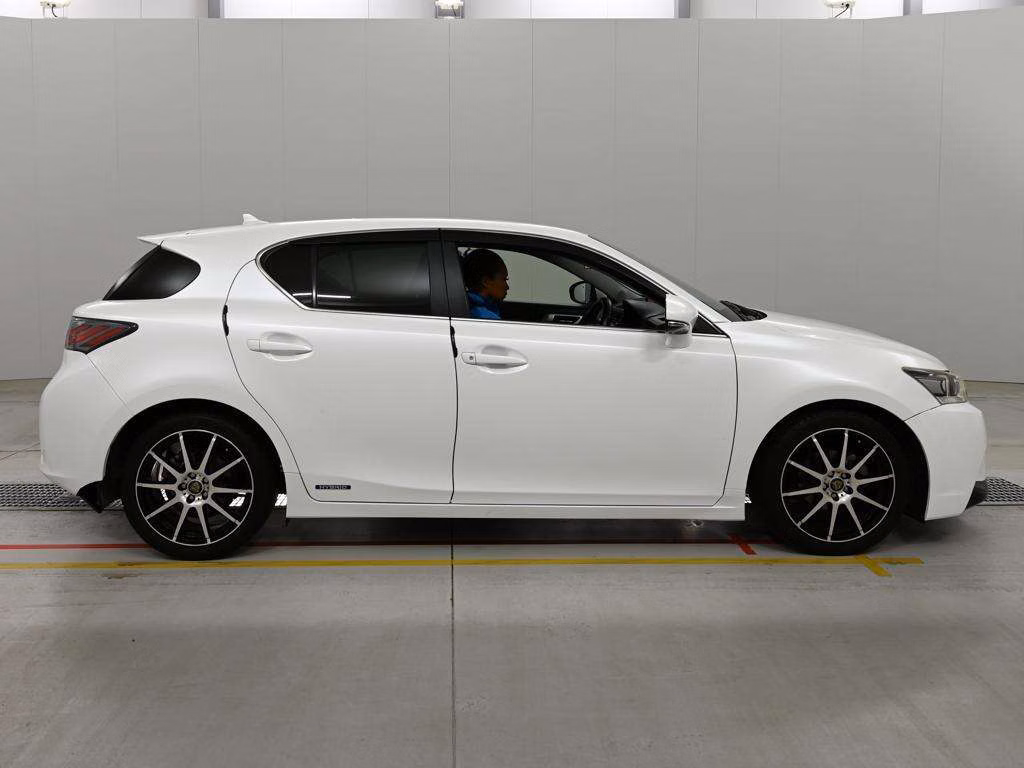 LEXUS CT200H