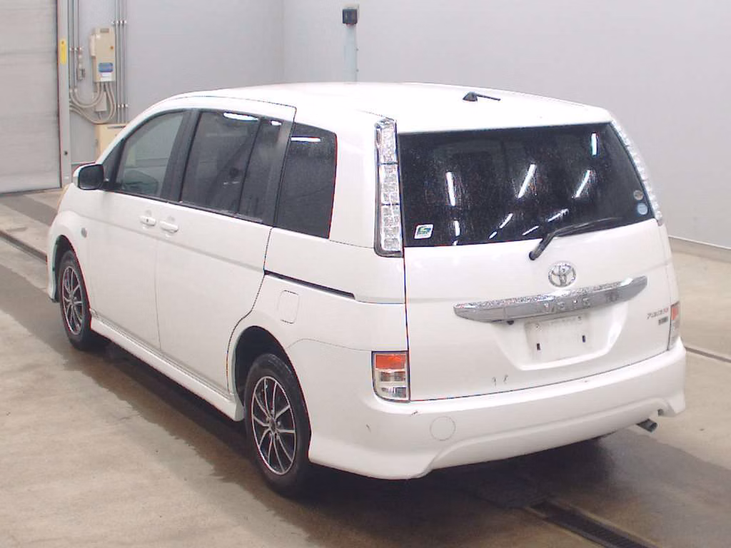 TOYOTA ISIS