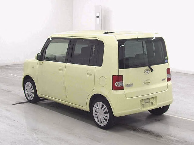 TOYOTA PIXIS SPACE