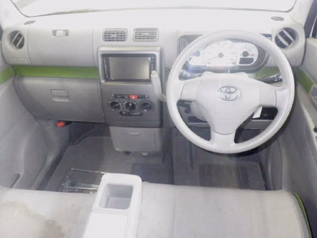 TOYOTA PIXIS SPACE