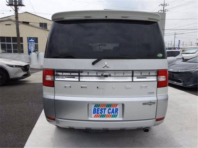 MITSUBISHI DELICA D:5