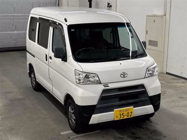 TOYOTA PIXIS VAN