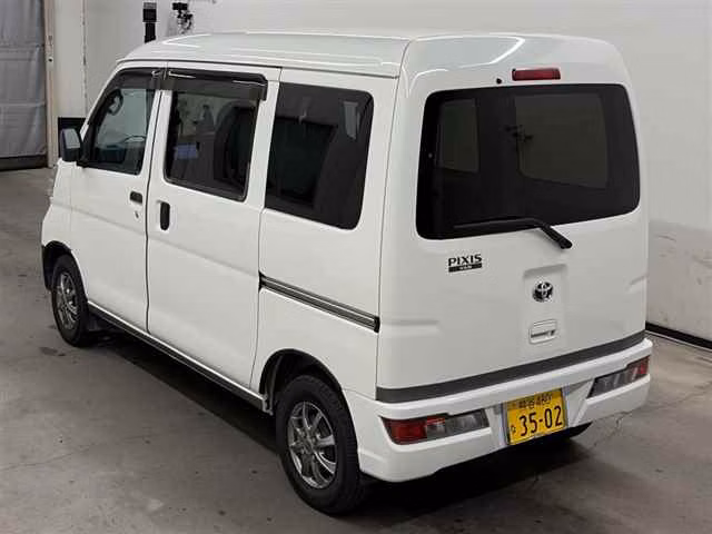 TOYOTA PIXIS VAN