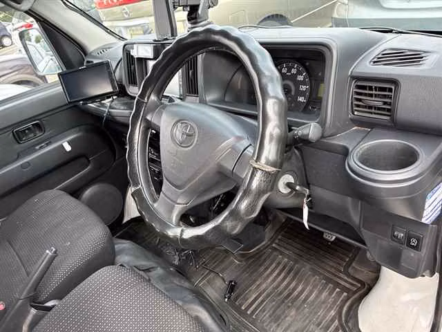 TOYOTA PIXIS VAN