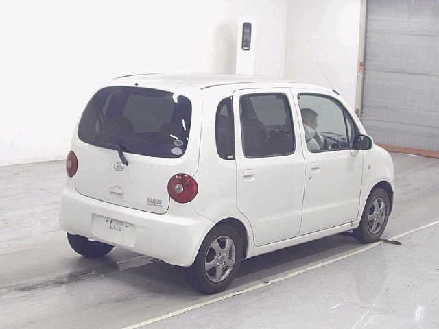 DAIHATSU MOVE LATTE