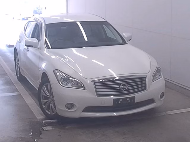 NISSAN FUGA