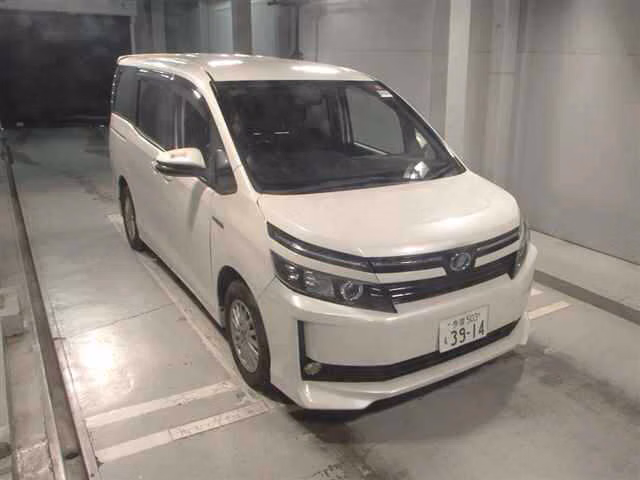 TOYOTA VOXY