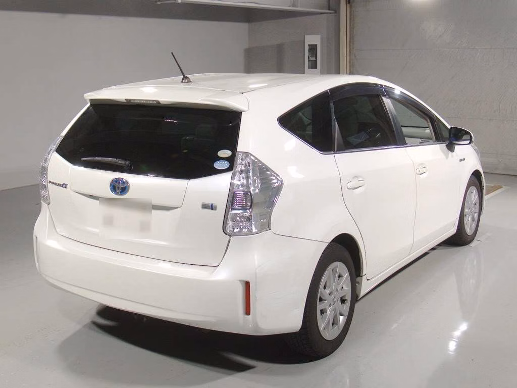TOYOTA PRIUS ALPHA