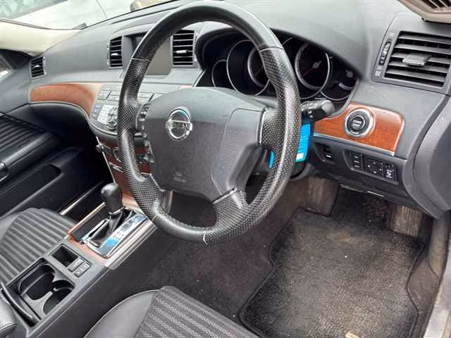 NISSAN FUGA