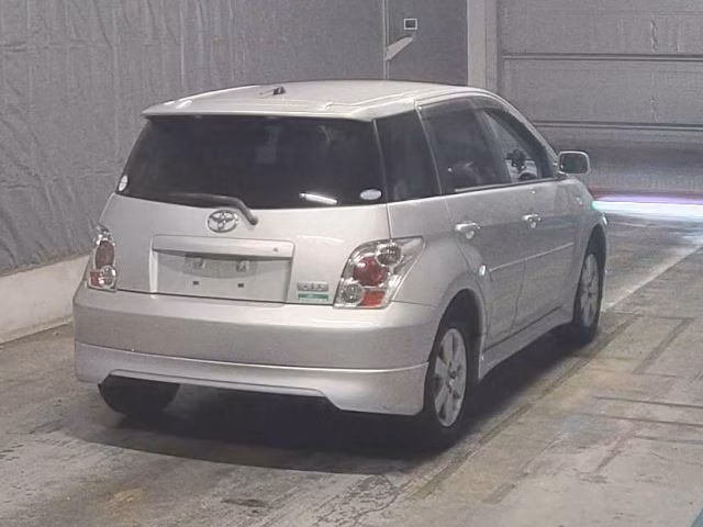 TOYOTA IST