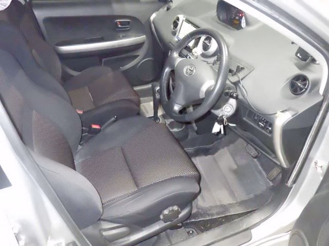 TOYOTA IST