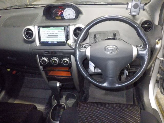 TOYOTA IST