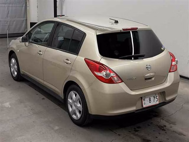 NISSAN TIIDA
