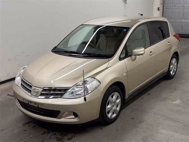 NISSAN TIIDA