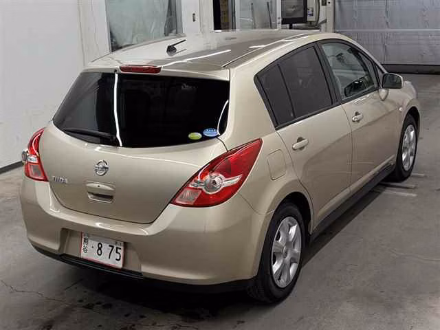 NISSAN TIIDA