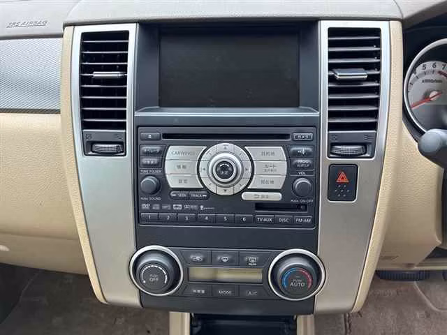 NISSAN TIIDA