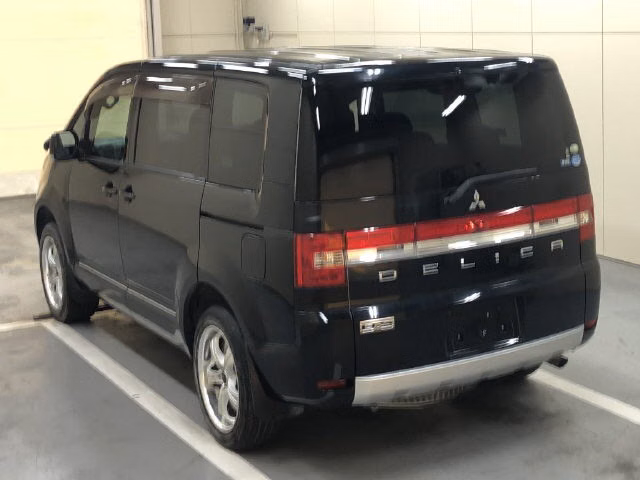 MITSUBISHI DELICA D:5