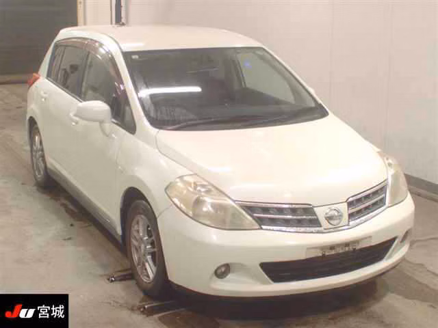 NISSAN TIIDA