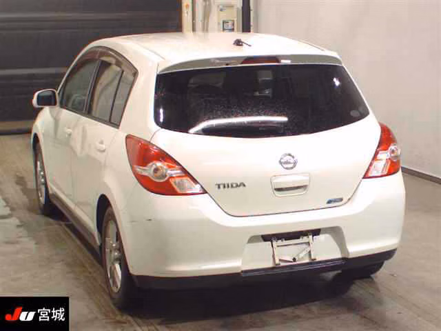 NISSAN TIIDA