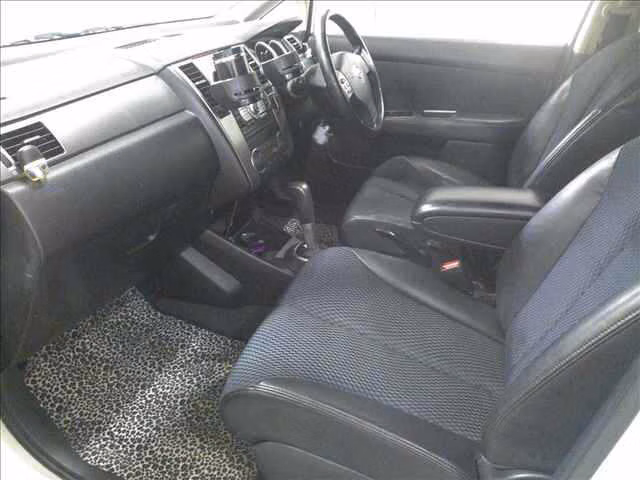 NISSAN TIIDA