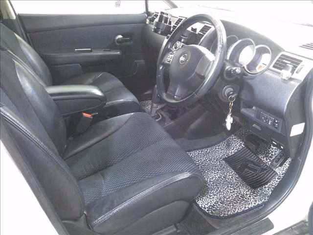 NISSAN TIIDA
