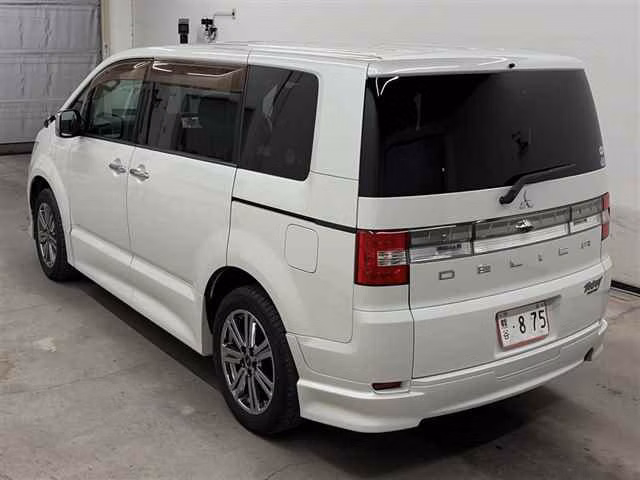 MITSUBISHI DELICA D:5