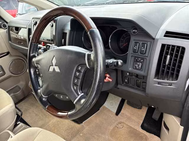 MITSUBISHI DELICA D:5