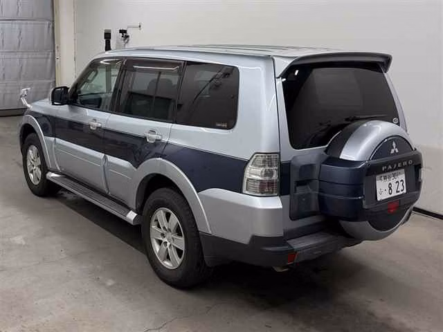 MITSUBISHI PAJERO
