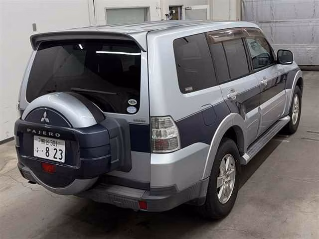 MITSUBISHI PAJERO