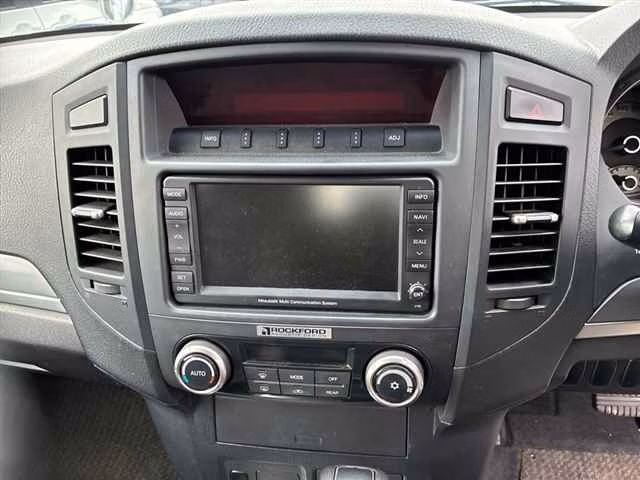 MITSUBISHI PAJERO