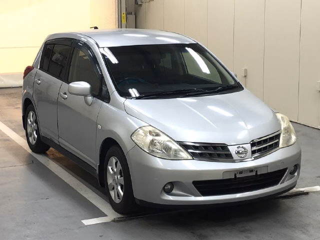 NISSAN TIIDA