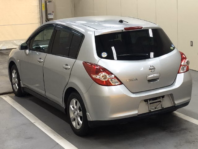 NISSAN TIIDA