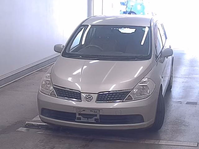 NISSAN TIIDA