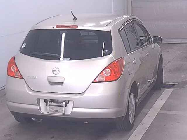 NISSAN TIIDA
