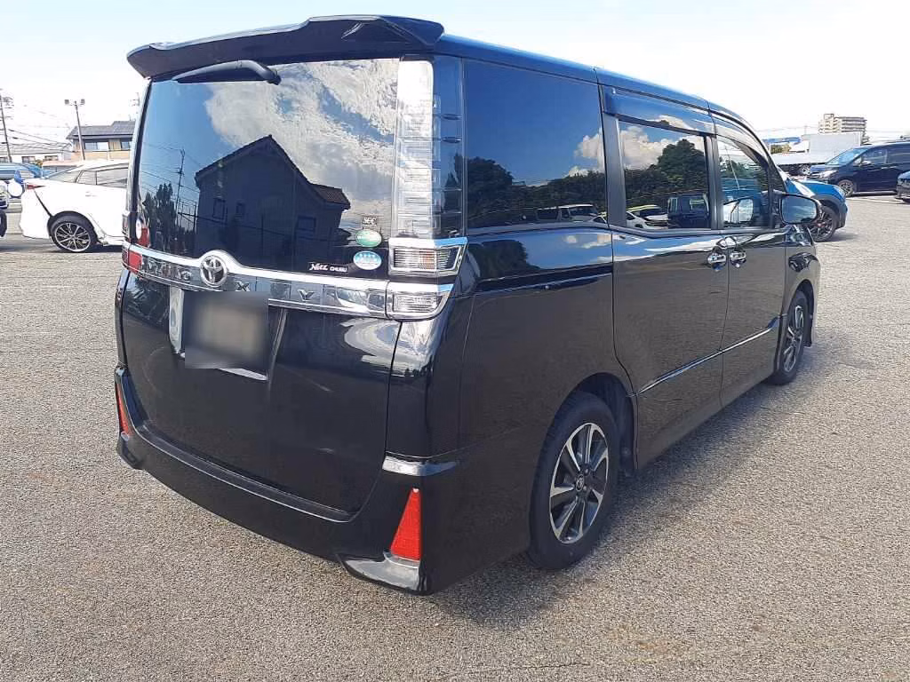 TOYOTA VOXY
