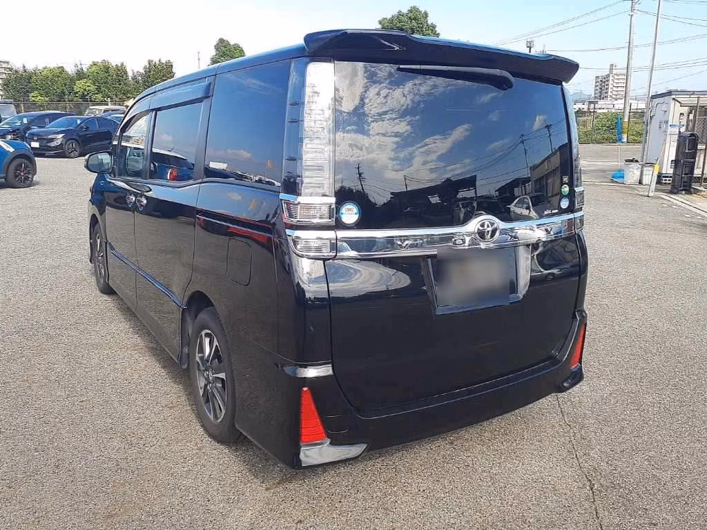 TOYOTA VOXY
